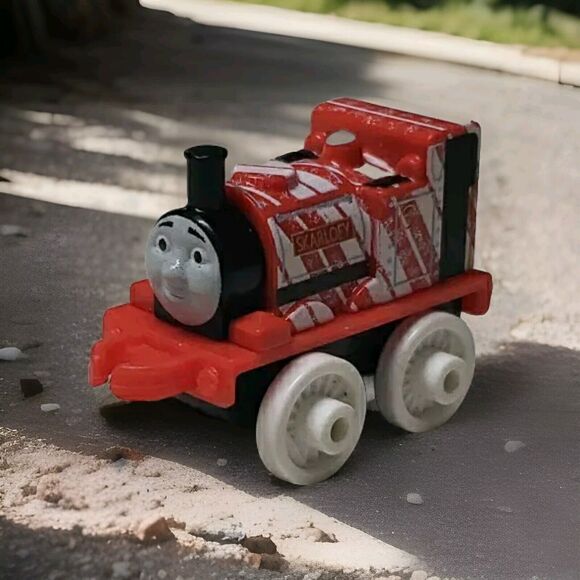 Thomas & Friends MINIS Peppermint Candy Skarloey Sweets Theme - Picture 1 of 5